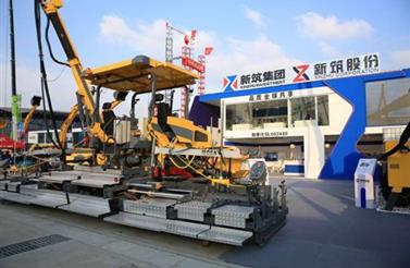 鐵路道渣攤鋪機成功運用