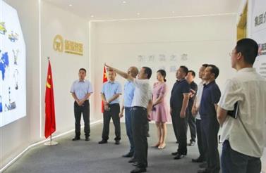 眉山市政府副市長鄒汝林一行到麻花传媒MV在线观看智裝考察調研