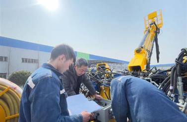 揚帆奮進正當時（shí），向春天向（xiàng）未來 。